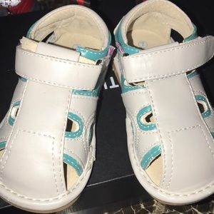 Kids Hide & Squeak Sandals